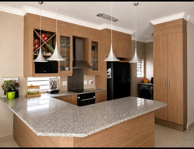 3 BEDROOM TOWNHOUSE FOR SALE IN THATCHFIELD